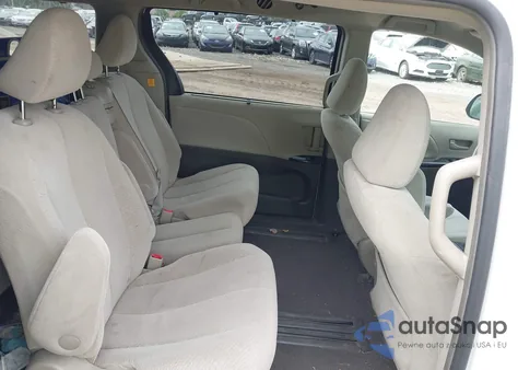 2011 Toyota Sienna Le V6 z USA, uszkodzony, nr VIN 5TDKK3DC1BS019004